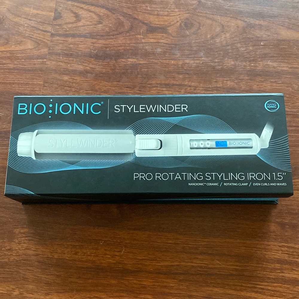 Bio Ionic StyleWinder Pro Rotating Styling Iron 1.5" - White